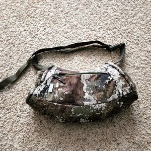 Cabela's GORE-TEX INFINIUM WINDSTOPPER Handmuff